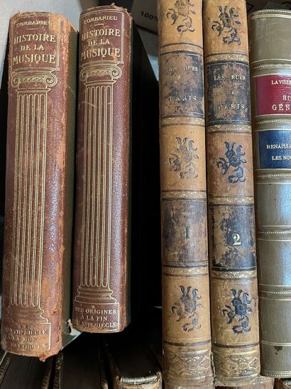 null Lot de livres reliés, principalement des XVIIIème et XIXème siècle.
(7 cart...
