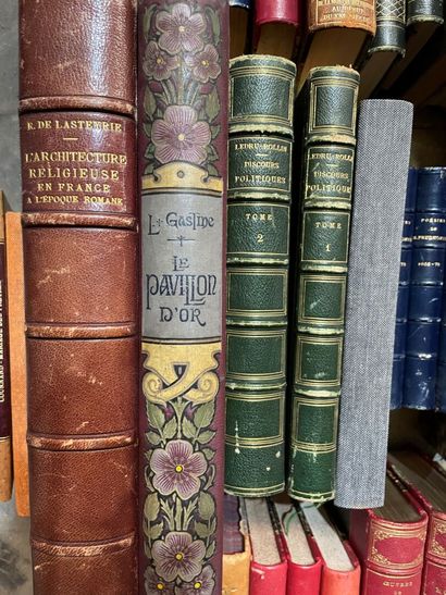 null Lot de livres reliés, principalement des XVIIIème et XIXème siècle.
(7 cart...