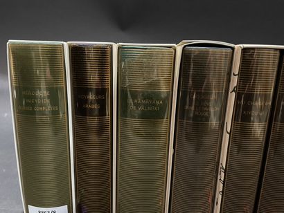 null Six volumes de la bibliothèque de la Pléiade.