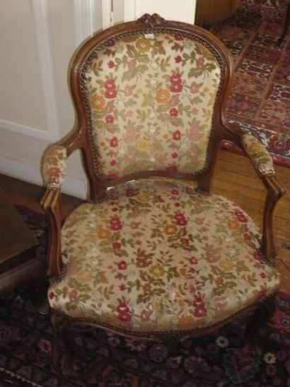 null Fauteuil. Style Louis XV.