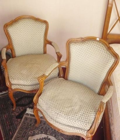 Deux fauteuils. Style Louis XV.