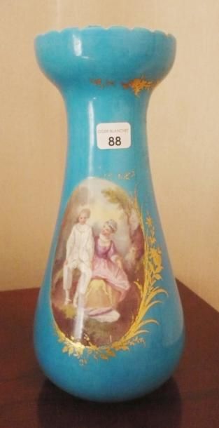 Vase à jacinthe en porcelaine bleue.