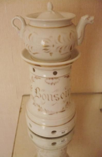 null Tisanière en porcelaine de Paris, XIXème siècle et coupe en porcelaine.