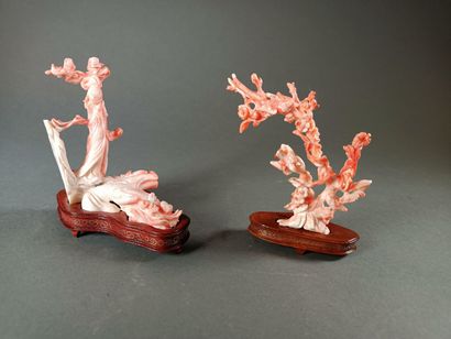 null CHINE, XXe siècle.
Deux jeunes femmes en corail rosé.
Signées.
Hauteur : 12,5...
