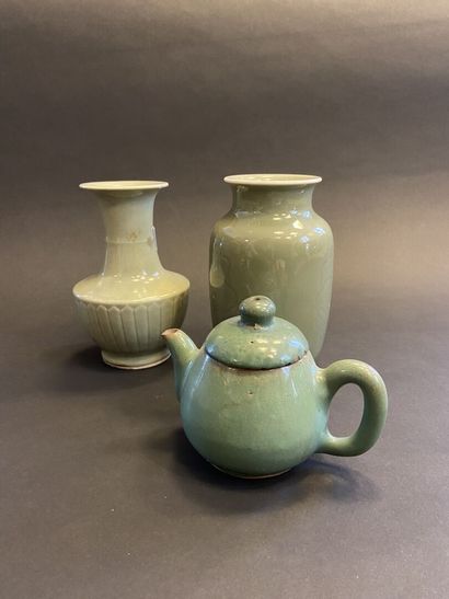 CHINE, fin XIXe, début XXe siècle.
Deux vases...
