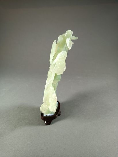 null CHINA, 20th century.
Young woman with a rock, in the jade taste.
Height : 18...