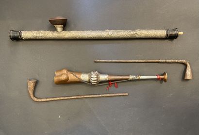 CHINE début XXème siècle. 
Lot de trois pipes...