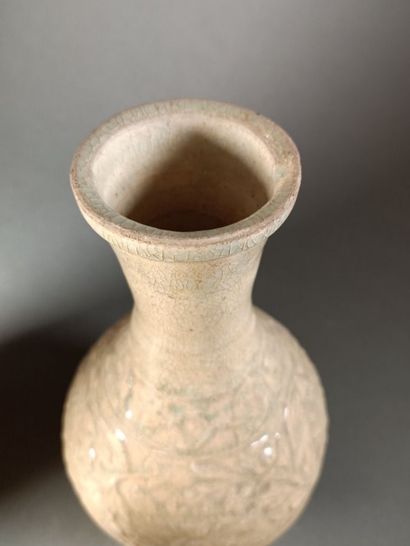 null VIETNAM, Tanhoa - 12th, 13th century.
Baluster pot in beige and brown glazed...