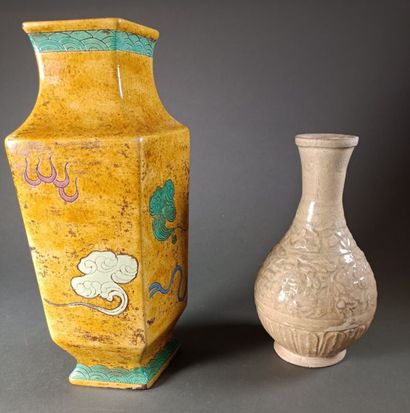 null VIETNAM, Tanhoa - XIIe, XIIIe siècle.
Pot balustre en terre cuite émaillée beige...