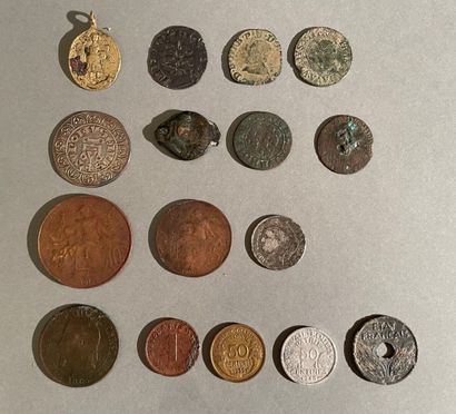 null Lot de 16 monnaies : Gros tournois de Louis IX (Saint Louis) ; double parisis...