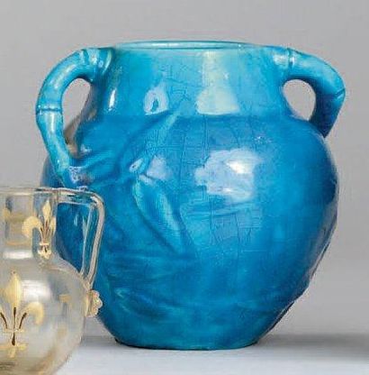 LACHENAL Vase en céramique à corps sphérique et deux anses latérales détachées stylisées...
