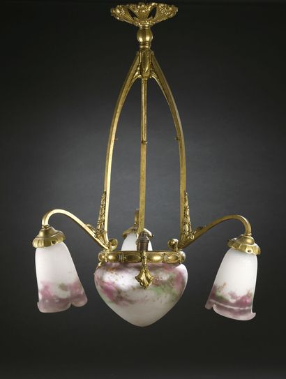null MULLER FRERES - LUNEVILLE 
Bronze and gilded metal chandelier with three tulip-shaped...