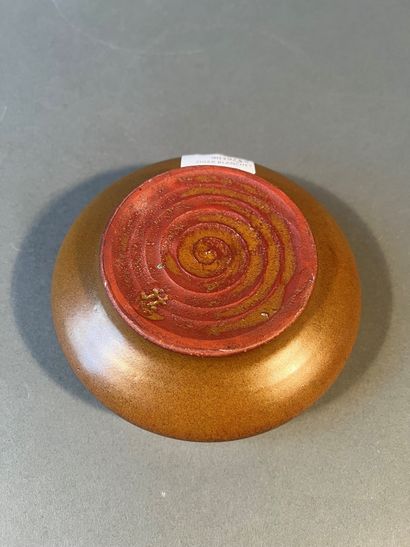 null Jean LUGASSY
	Shaded brown stoneware dish. 
	Signed.
	Height 5 cm - diameter...