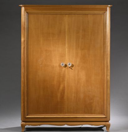 null André ARBUS (1903-1969)
Blond mahogany veneered wardrobe with quadrangular
with...