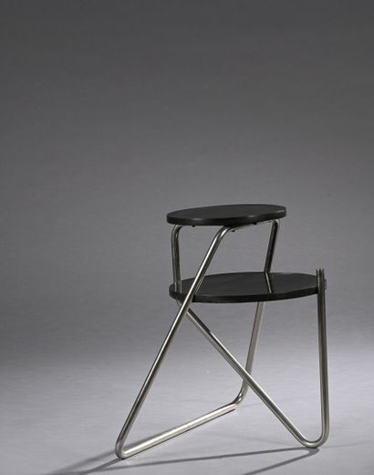 null THONET (attributed to)
Smoker's table in nickel-plated tubular metal with two...
