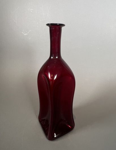 null FOREIGN WORK
	Red glass bottle with curved body. 
	Height 34 cm