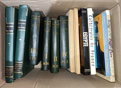 null Lot of miscellaneous books, mainly on French castles and travel.
7 boxes. 

Sold...