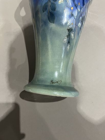 null KELLER & GUERIN - LUNEVILLE
Lunéville earthenware proof vase signed under the...