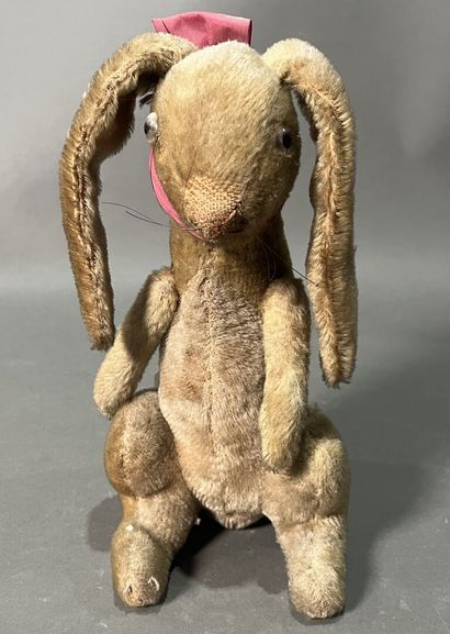 null Antique stuffed rabbit.
Damage. 

Joint : 
Two HBS dolls. 
Damage and missing...