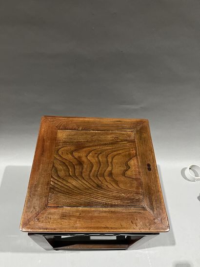 null Two exotic wood coffee tables in the Chinese style. 
48 x 42 cm