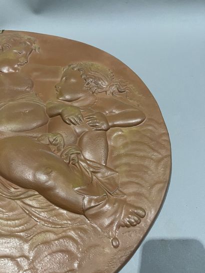 null Oval low relief in "Putti" terracotta, in the 19th century taste. 
53 x 64 ...