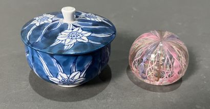 null Paperweight and bowl with Chinese signature.