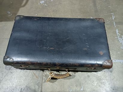 null Travel suitcase. Old model.
Wear and tear.