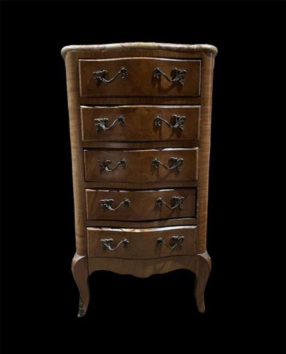 null Chiffonnier in veneered wood, opening to five drawers.
Louis XV style, 20th...