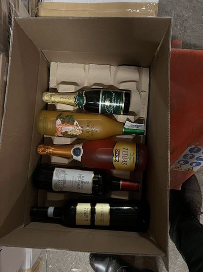 null Four boxes of wine bottles and miscellaneous. 

Storage of the bottles is free...
