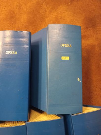 null Very strong lot of Opéra magazine. 
Equivalent to 4 large full cartons.
Damage.
Sold...