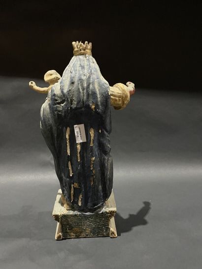null Virgin and Child in Majesty in carved and painted polychrome wood. 
18th century.
Accents.
Size:...