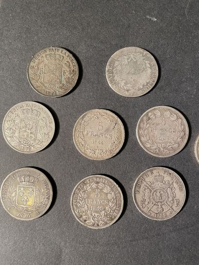 null Lot of silver coins.
Weight : 249 g