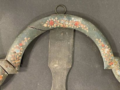 null Painted table mirror with flower design
15th century.
Sight size : 40 x 31 cm.
Accents.
The...