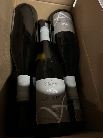 null Six boxes of wine bottles.

Storage of the bottles is free of charge until the...