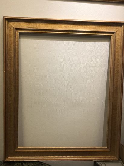 null Gilded wood frame.
Size of view: 79 x 63.7cm.
Damage.