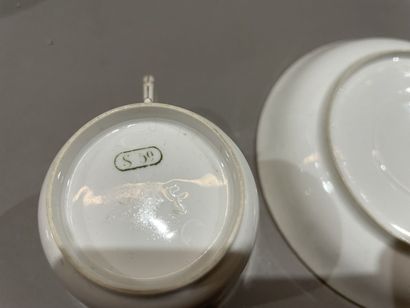 null Porcelain cup and saucer, dated 58 and 59. 
SEVRES
H cup: 6.5 cm - Diam saucer:...
