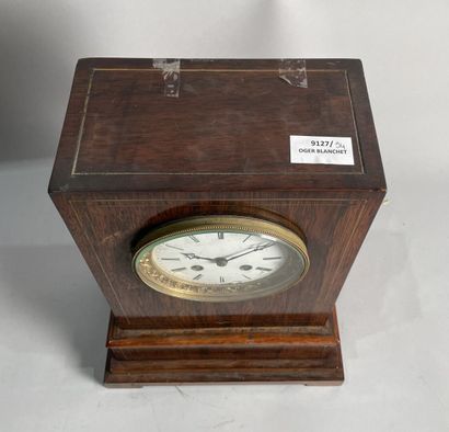 null Boundary clock in mahogany and gilded brass fillet.
35 x 25.5 x 16 cm