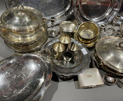 null Batch of silver-plated metal: dishes, vegetable dishes, candlesticks, kettledrums,...