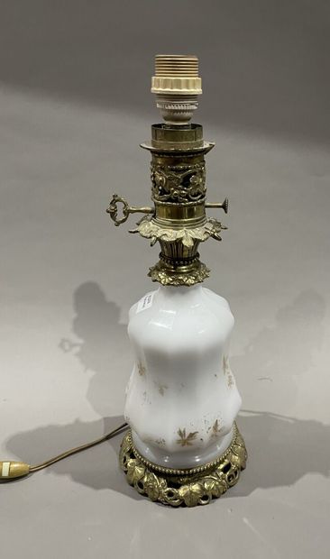 null Oil lamp base, opaline glass reservoir, gilt bronze frame with foliage decoration....