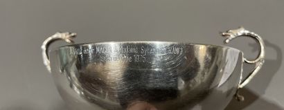 null Silver footed bowl with dolphin head handles.
Bears an inscription.
Height :...