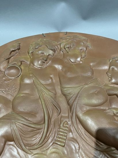 null Oval low relief in "Putti" terracotta, in the 19th century taste. 
53 x 64 ...