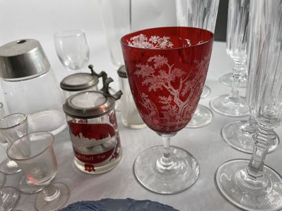 null Set of glassware, including Suite of 12 champagne flutes, liqueur service with...