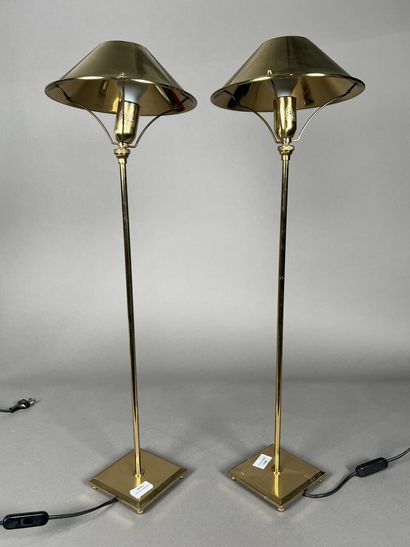 null UNO - Lassi
Pair of table lamps in gilded metal. 
Wear and tear. 
Height: 70...