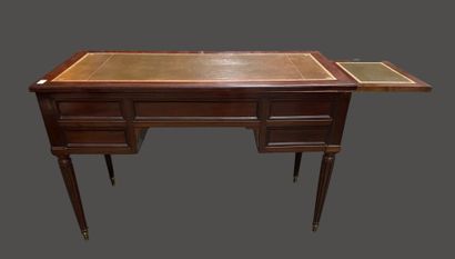 null Mahogany flat desk with three drawers in the waist, fluted tapered legs. 
Louis...