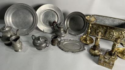 null Lots of pewter and copper: dishes, pitchers, jugs, planters, lamp bases