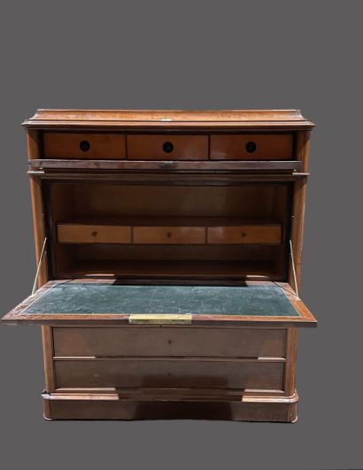 null Large mahogany-veneered desk with flaps, simulating a weekly planner, on a plinth....