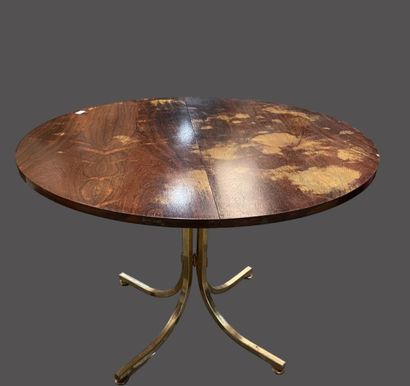 null Dining table with four curved legs in gilded metal and rosewood veneer top.
Scandinavian...