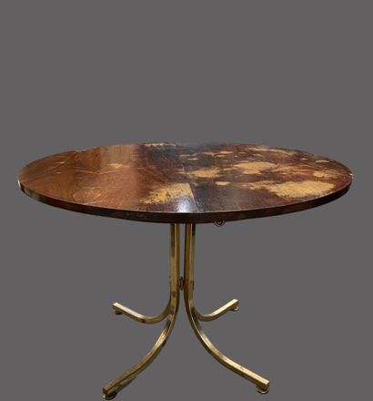 null Dining table with four curved legs in gilded metal and rosewood veneer top.
Scandinavian...