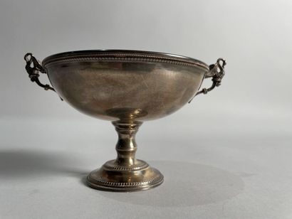 null Bowl on pedestal in 925°/°° foreign silver, handles with swan motif.
Russian...