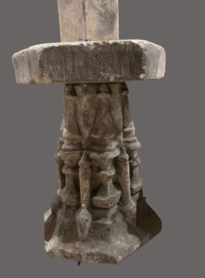 null Decorative limestone garden element: base, shaft and capital.
Accidents